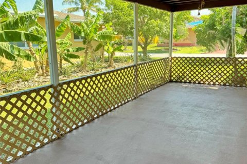 Casa en venta en Tamarac, Florida, 2 dormitorios, 99.22 m2 № 1104558 - foto 1