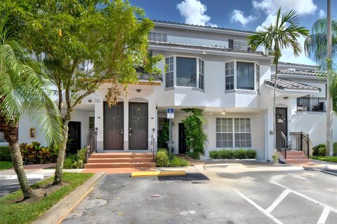 Condo in Sunrise, Florida, 2 bedrooms  № 1321091 - photo 1