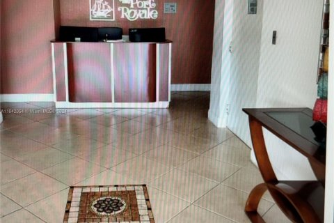 Condo in Miami Beach, Florida, 1 bedroom  № 1321128 - photo 4