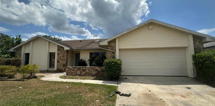 House in Casselberry, Florida 4 bedrooms, 221.57 sq.m. № 1393741