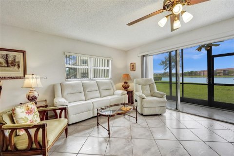 Copropriété à vendre à Pembroke Pines, Floride: 2 chambres, 142.42 m2 № 1269609 - photo 15