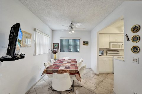 Copropriété à vendre à Pembroke Pines, Floride: 2 chambres, 142.42 m2 № 1269609 - photo 10