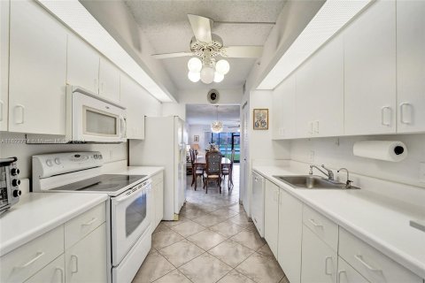 Copropriété à vendre à Pembroke Pines, Floride: 2 chambres, 142.42 m2 № 1269609 - photo 21