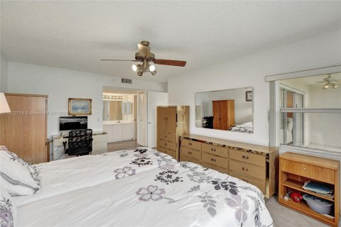 Condo in Pembroke Pines, Florida, 2 bedrooms  № 1269609 - photo 27