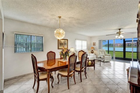 Copropriété à vendre à Pembroke Pines, Floride: 2 chambres, 142.42 m2 № 1269609 - photo 11