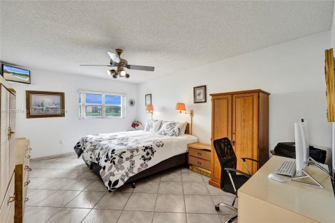 Copropriété à vendre à Pembroke Pines, Floride: 2 chambres, 142.42 m2 № 1269609 - photo 24