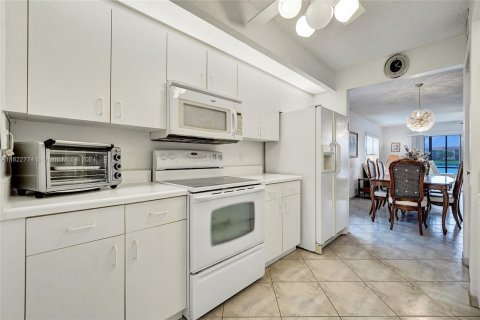 Copropriété à vendre à Pembroke Pines, Floride: 2 chambres, 142.42 m2 № 1269609 - photo 22