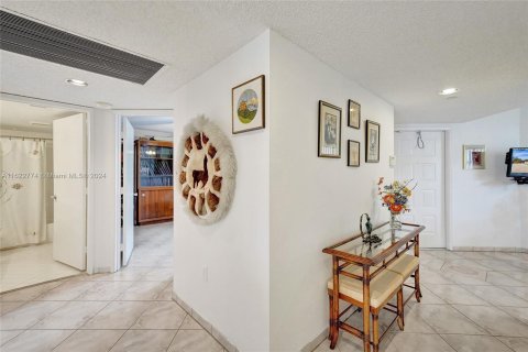 Copropriété à vendre à Pembroke Pines, Floride: 2 chambres, 142.42 m2 № 1269609 - photo 2