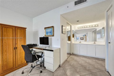 Copropriété à vendre à Pembroke Pines, Floride: 2 chambres, 142.42 m2 № 1269609 - photo 28