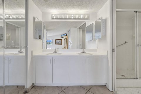 Copropriété à vendre à Pembroke Pines, Floride: 2 chambres, 142.42 m2 № 1269609 - photo 30