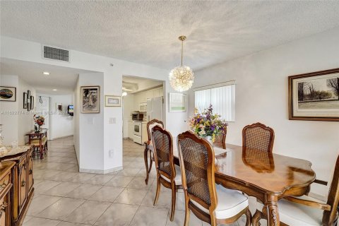 Copropriété à vendre à Pembroke Pines, Floride: 2 chambres, 142.42 m2 № 1269609 - photo 13