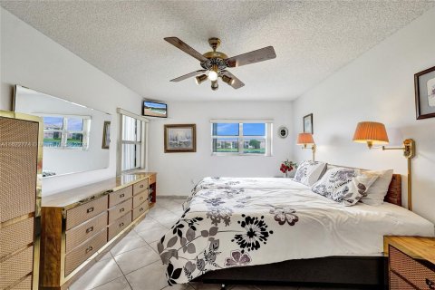 Condo in Pembroke Pines, Florida, 2 bedrooms  № 1269609 - photo 25