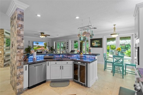 Villa ou maison à vendre à Pembroke Pines, Floride: 5 chambres, 285.49 m2 № 1396214 - photo 20