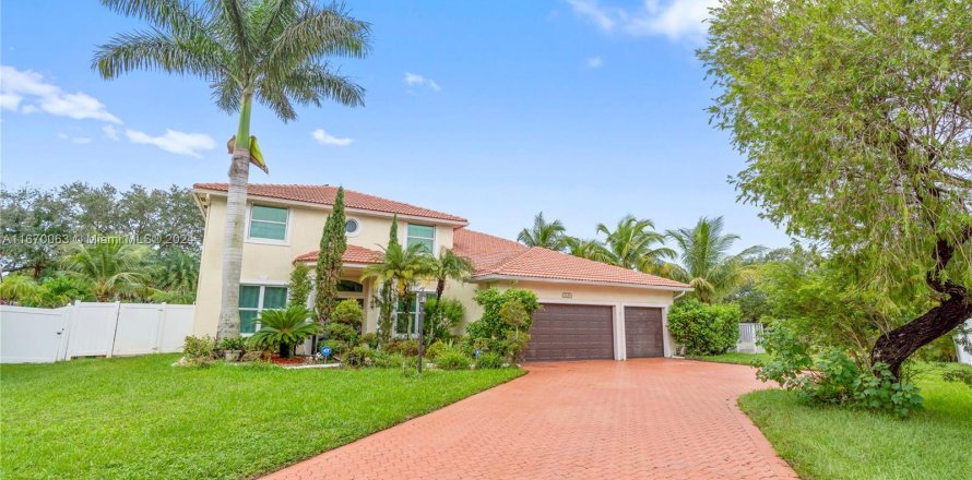 Villa ou maison à Pembroke Pines, Floride 5 chambres, 285.49 m2 № 1396214