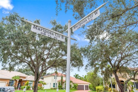 Villa ou maison à vendre à Pembroke Pines, Floride: 5 chambres, 285.49 m2 № 1396214 - photo 2