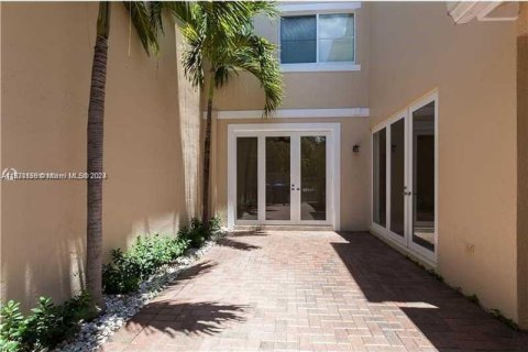 Townhouse in Hollywood, Florida 3 bedrooms, 149.02 sq.m. № 1126950 - photo 4