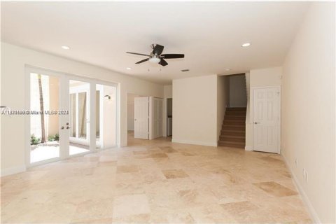 Townhouse in Hollywood, Florida 3 bedrooms, 149.02 sq.m. № 1126950 - photo 3