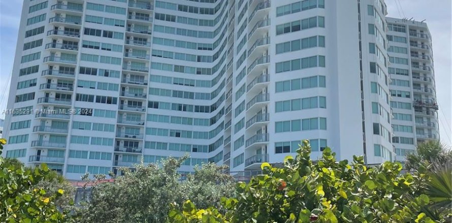 Condominio en Miami Beach, Florida, 1 dormitorio  № 1306397