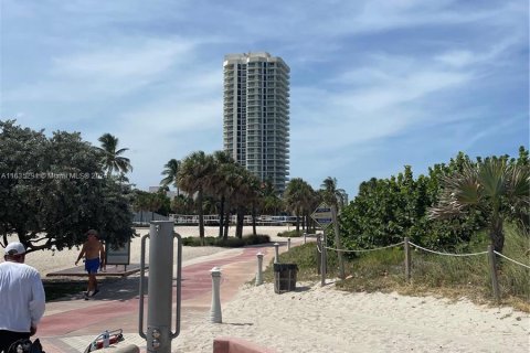 Condo in Miami Beach, Florida, 1 bedroom  № 1306397 - photo 21