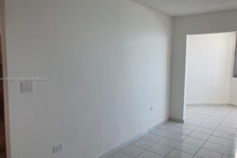 Condo in Miami Beach, Florida, 1 bedroom  № 1306397 - photo 25