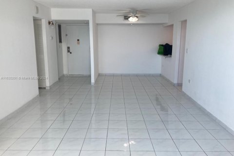 Condo in Miami Beach, Florida, 1 bedroom  № 1306397 - photo 22