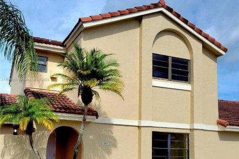 Touwnhouse à vendre à Hialeah, Floride: 3 chambres, 146.97 m2 № 1362611 - photo 2