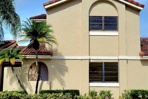 Touwnhouse à vendre à Hialeah, Floride: 3 chambres, 146.97 m2 № 1362611 - photo 1