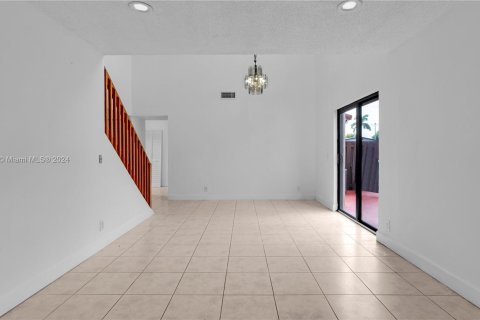 Adosado en venta en Hialeah, Florida, 3 dormitorios, 146.97 m2 № 1362611 - foto 15