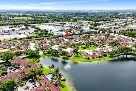 Touwnhouse à vendre à Hialeah, Floride: 3 chambres, 146.97 m2 № 1362611 - photo 19