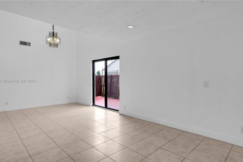 Touwnhouse à vendre à Hialeah, Floride: 3 chambres, 146.97 m2 № 1362611 - photo 14