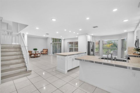 Villa ou maison à vendre à Pembroke Pines, Floride: 4 chambres, 209.77 m2 № 1362612 - photo 1