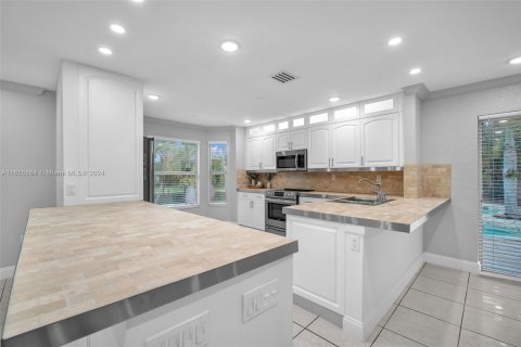 Villa ou maison à vendre à Pembroke Pines, Floride: 4 chambres, 209.77 m2 № 1362612 - photo 5