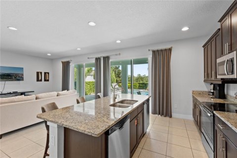 Villa ou maison à vendre à Kissimmee, Floride: 5 chambres, 238.76 m2 № 743031 - photo 13