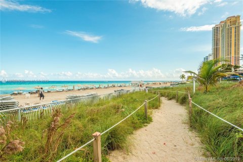 Condo in Sunny Isles Beach, Florida, 1 bedroom  № 741823 - photo 9