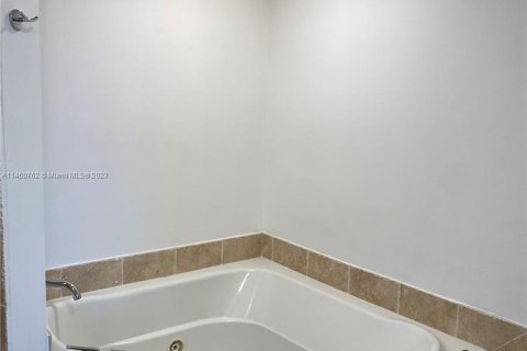 Copropriété à vendre à Sunny Isles Beach, Floride: 1 chambre, 84.91 m2 № 741823 - photo 30