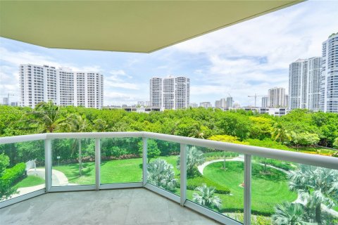 Condo in Aventura, Florida, 2 bedrooms  № 1399045 - photo 12