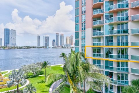 Condo in Aventura, Florida, 2 bedrooms  № 1399045 - photo 10