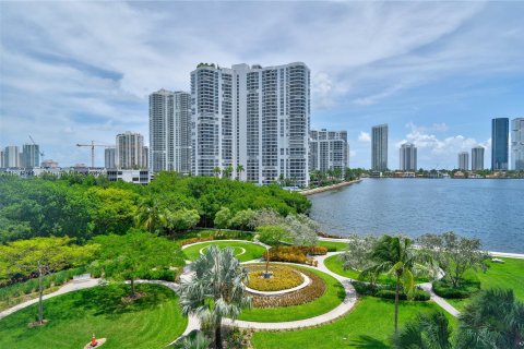 Condo in Aventura, Florida, 2 bedrooms  № 1399045 - photo 2