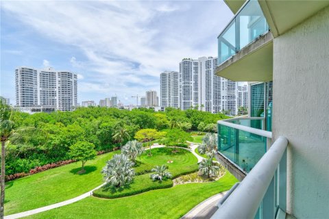 Condo in Aventura, Florida, 2 bedrooms  № 1399045 - photo 24