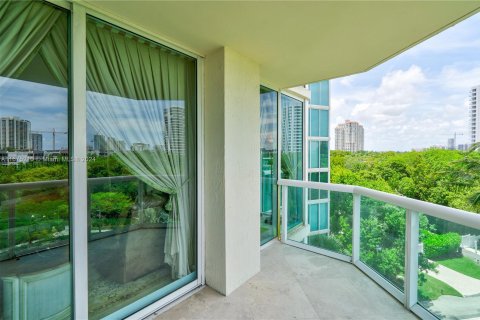 Condo in Aventura, Florida, 2 bedrooms  № 1399045 - photo 13