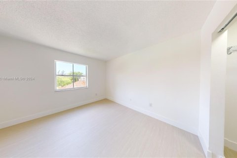 Condo in Miami, Florida, 2 bedrooms  № 1281201 - photo 17