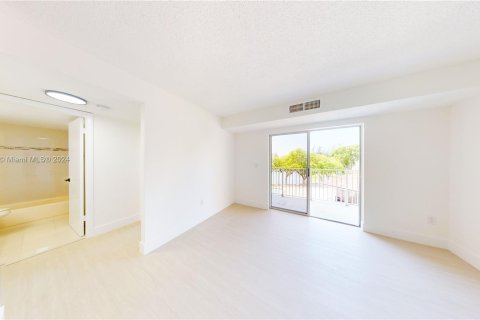 Condo in Miami, Florida, 2 bedrooms  № 1281201 - photo 12