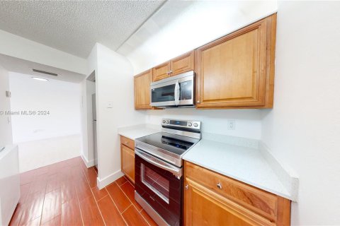 Condo in Miami, Florida, 2 bedrooms  № 1281201 - photo 11