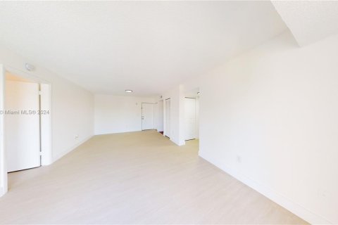 Condo in Miami, Florida, 2 bedrooms  № 1281201 - photo 4