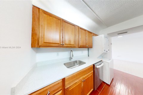 Condo in Miami, Florida, 2 bedrooms  № 1281201 - photo 9