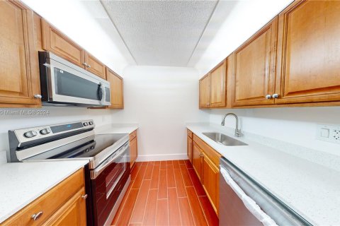 Condo in Miami, Florida, 2 bedrooms  № 1281201 - photo 8