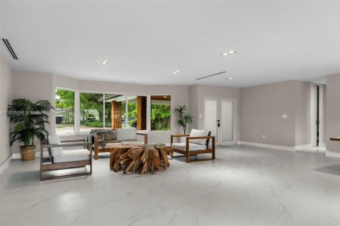 Villa ou maison à vendre à Pinecrest, Floride: 5 chambres, 297.29 m2 № 1281157 - photo 3