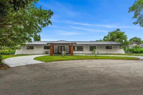 Villa ou maison à vendre à Pinecrest, Floride: 5 chambres, 297.29 m2 № 1281157 - photo 2