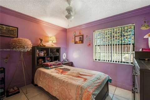 House in Miramar, Florida 3 bedrooms, 122.63 sq.m. № 1098149 - photo 10