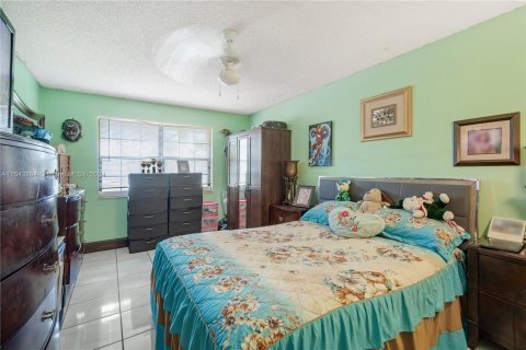 House in Miramar, Florida 3 bedrooms, 122.63 sq.m. № 1098149 - photo 13